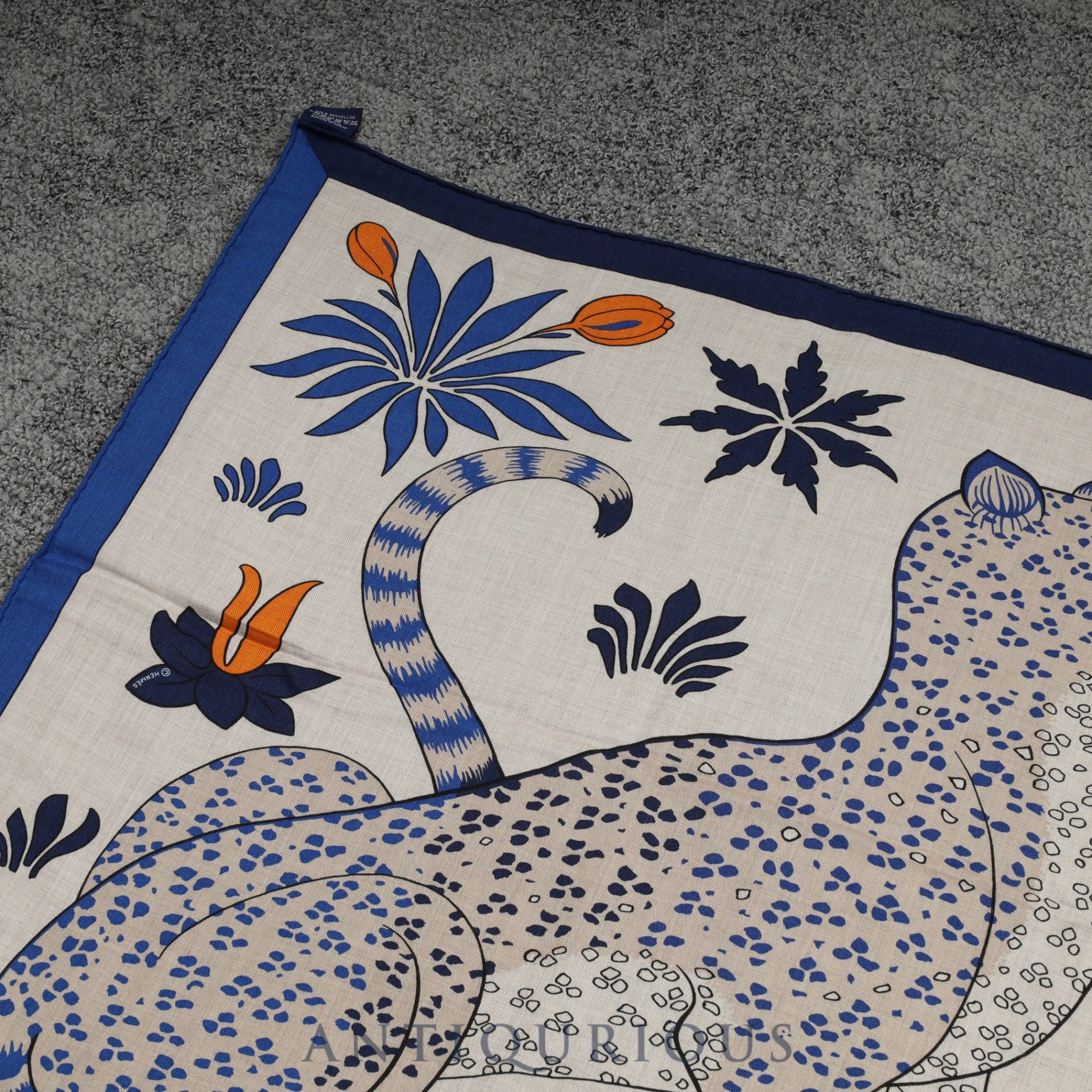 エルメス カレ ジェアン レオパード カシミア70%/SILK30% 箱