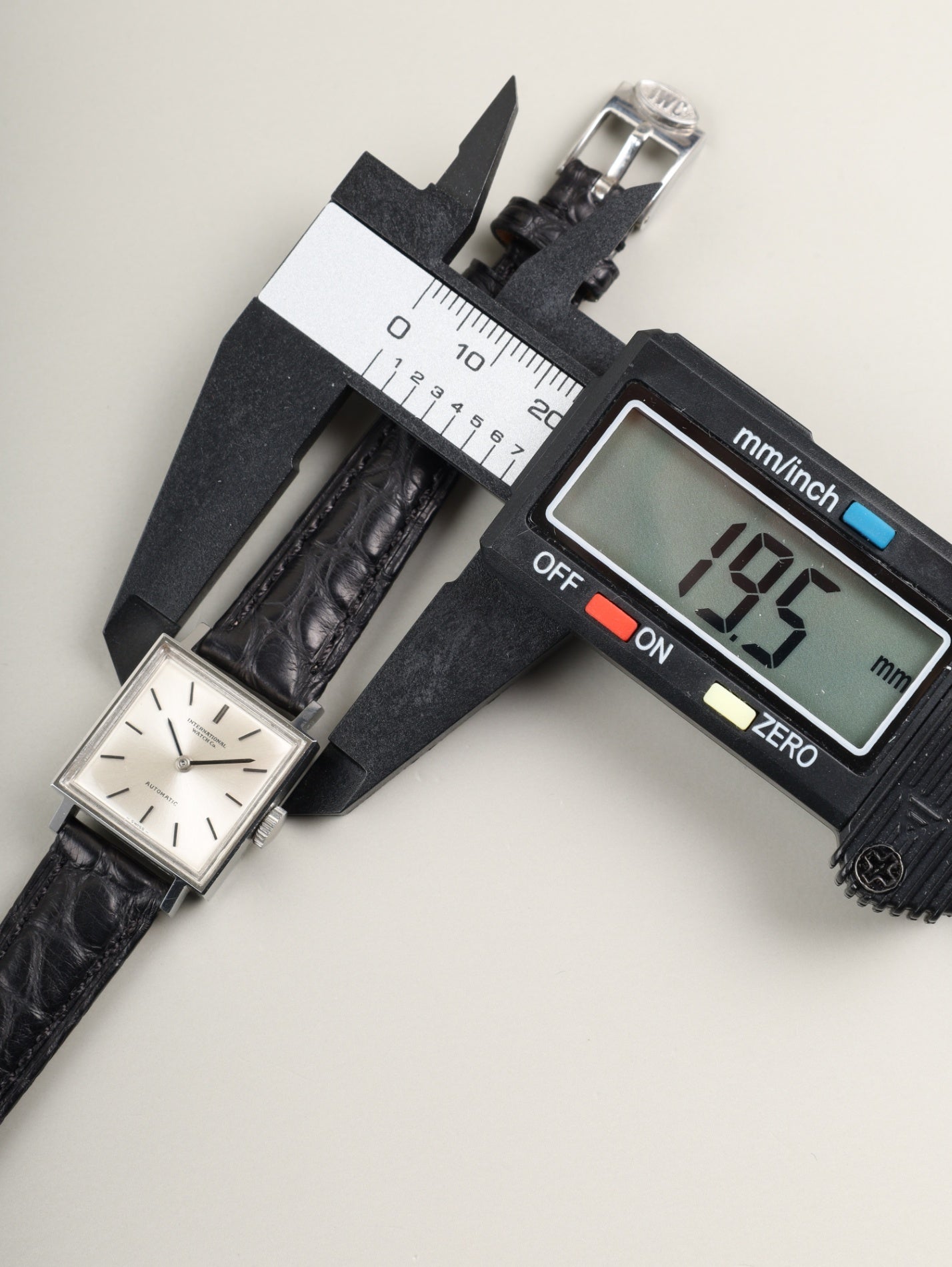 IWC オールドインター スクエア R2305 自動巻き Cal.44 SS 革 純正ピンバックル（SS）シルバー文字盤 オーバーホール済み アイダブリュシー