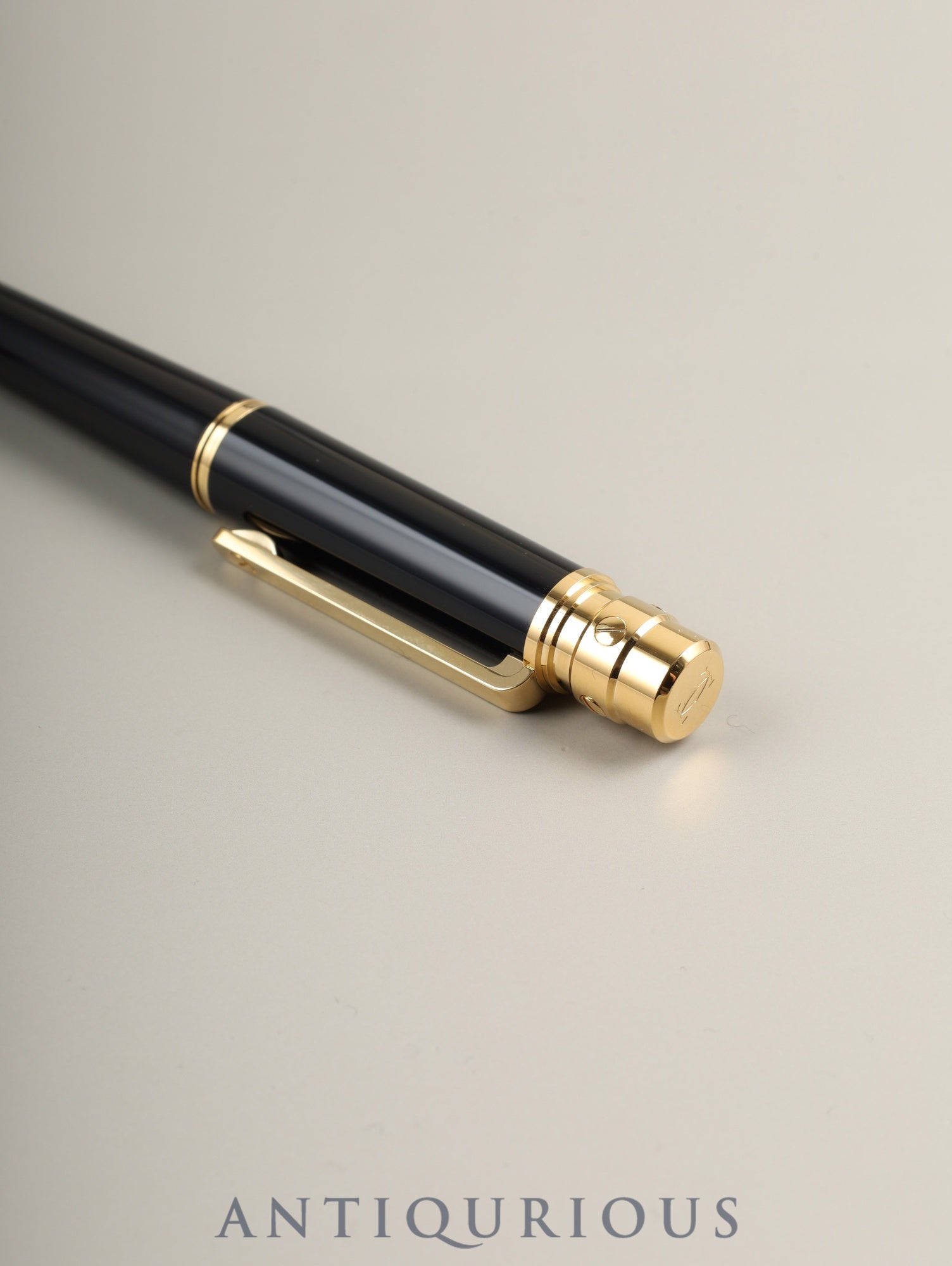 【新品・未使用】カルティエツイスト式マストボールペンゴールド証明書付き 黒インク Cartier（カルティエ） ボールペン マストドゥカルティエ ツイスト式