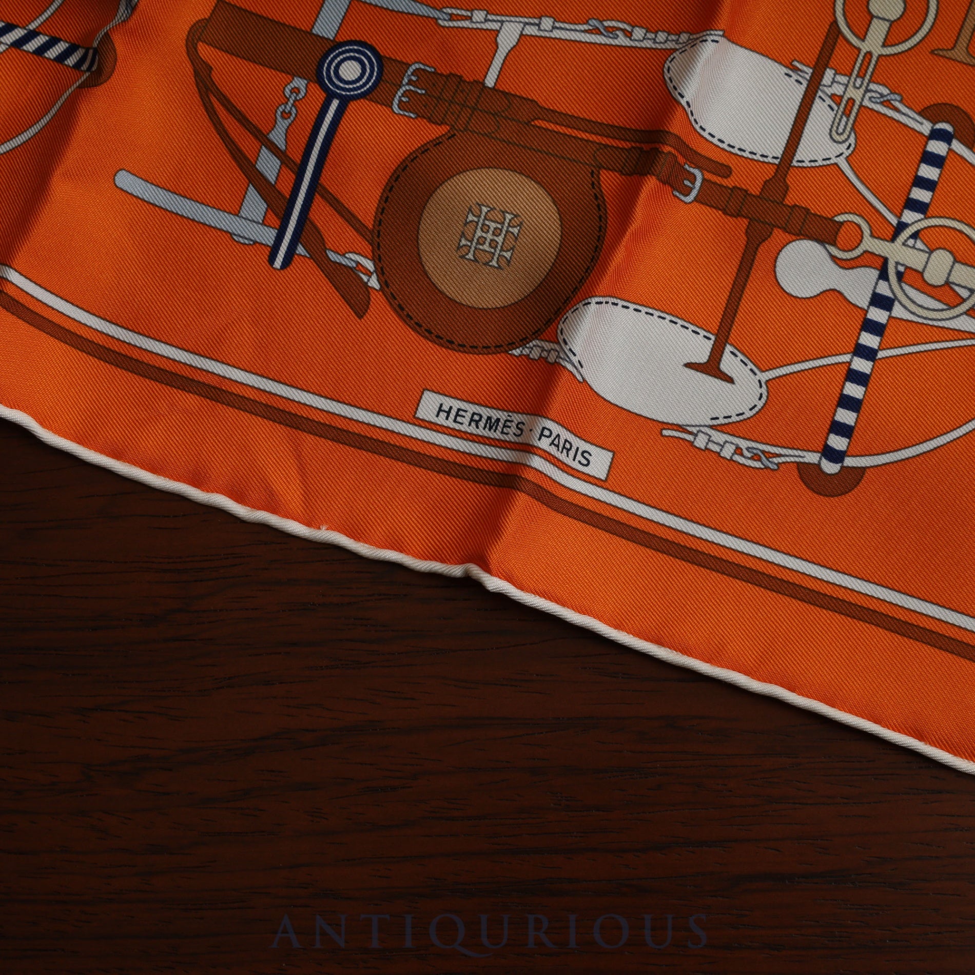 エルメス スカーフ カレ45 BRIDES ET FRONTAUX 馬勒と額飾り SILK100%