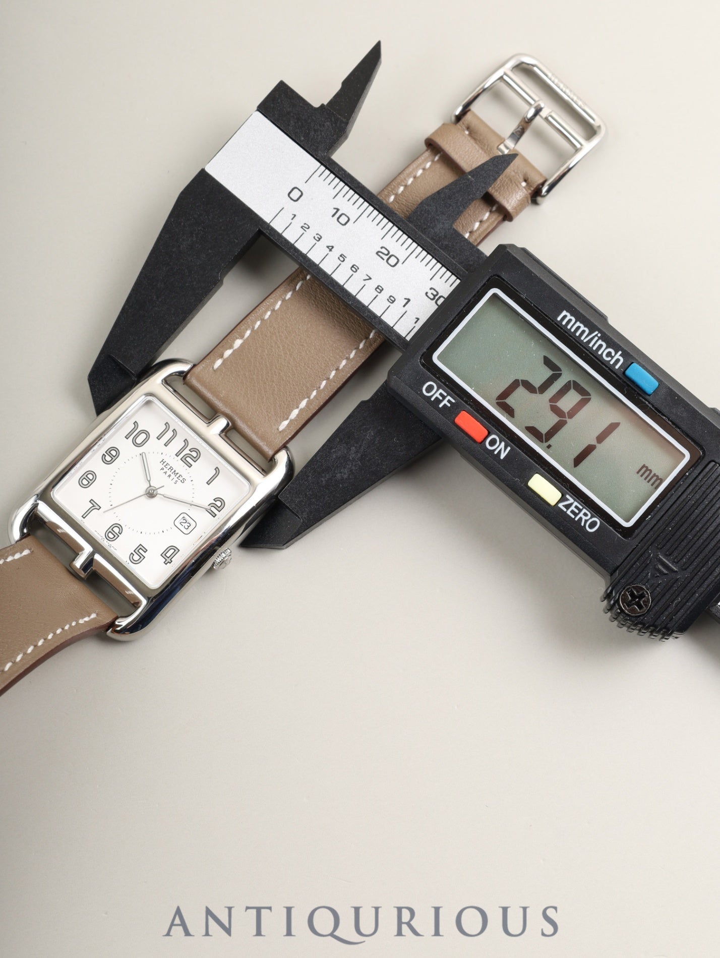 エルメス ケープコッド CC2.710 クォーツ Cal.- SS 純正革ベルト（U刻印：2022年） 純正尾錠（SS） シルバーアラビア文字盤 箱 保証書（2023年）オーバーホール済み