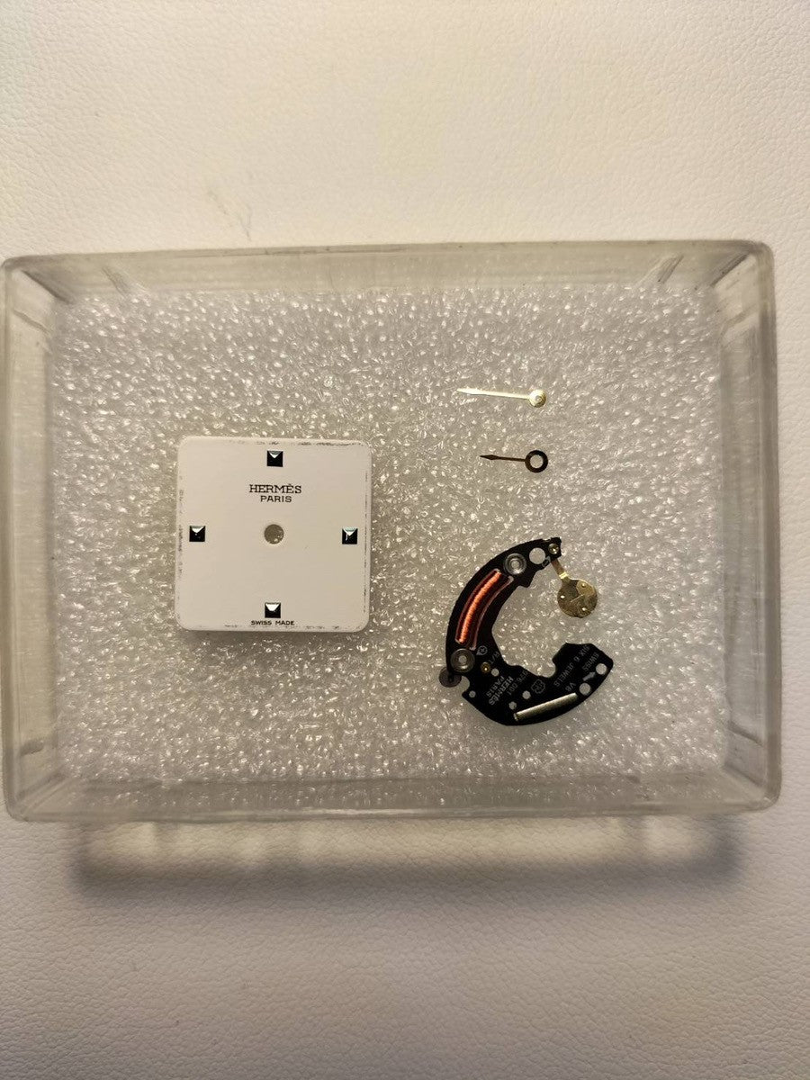 エルメス メドール 11.01 クォーツ Cal.976.001 GP 純正革ベルト（◯Y刻印：1995年） 純正ピンバックル（GP） ホワイト文字盤 箱 冊子 タグ 保証書（1995年）オーバーホール済み