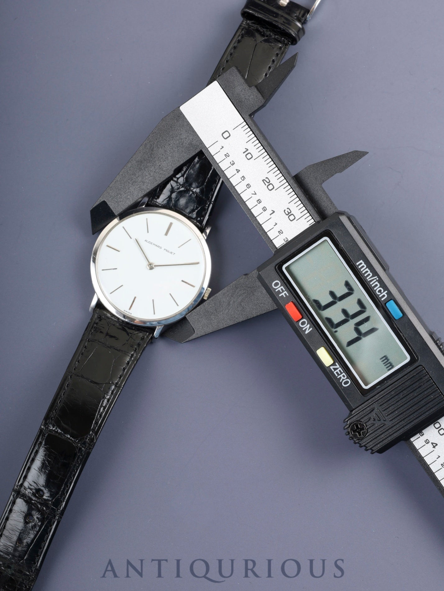 オーデマ・ピゲ エクストラフラット 手巻き Cal.K.2001/1A 750 純正革ベルト（使用感あり）純正尾錠（750）ホワイト文字盤 オーバーホール済み