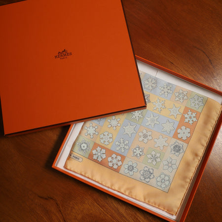 エルメス スカーフ カレ45 雪の結晶 SILK100% 箱