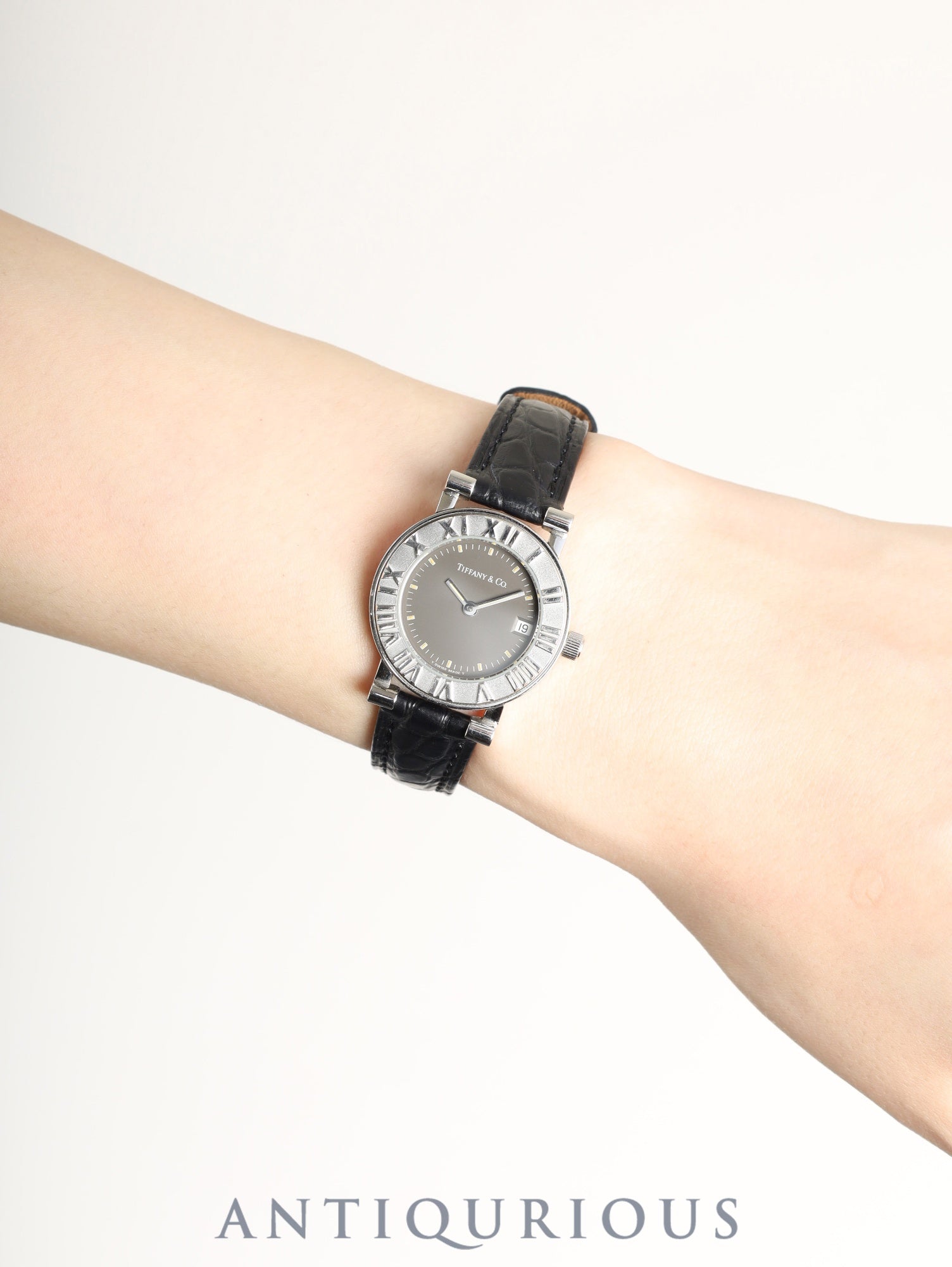 ティファニー アトラス 820.1008 クォーツ Cal.256.041 SS 革 純正バックル（SS） グレー文字盤 箱 冊子 保証書 オーバーホール済み