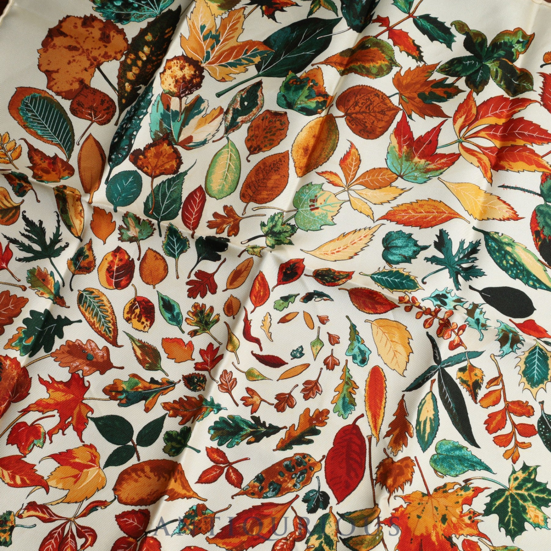 エルメス スカーフ カレ45 Tourbillon 渦巻き SILK100%