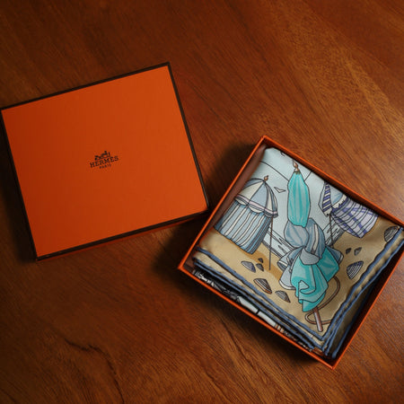 エルメス スカーフ カレ45 ノルマンディー海岸の魅力 SILK100% 箱