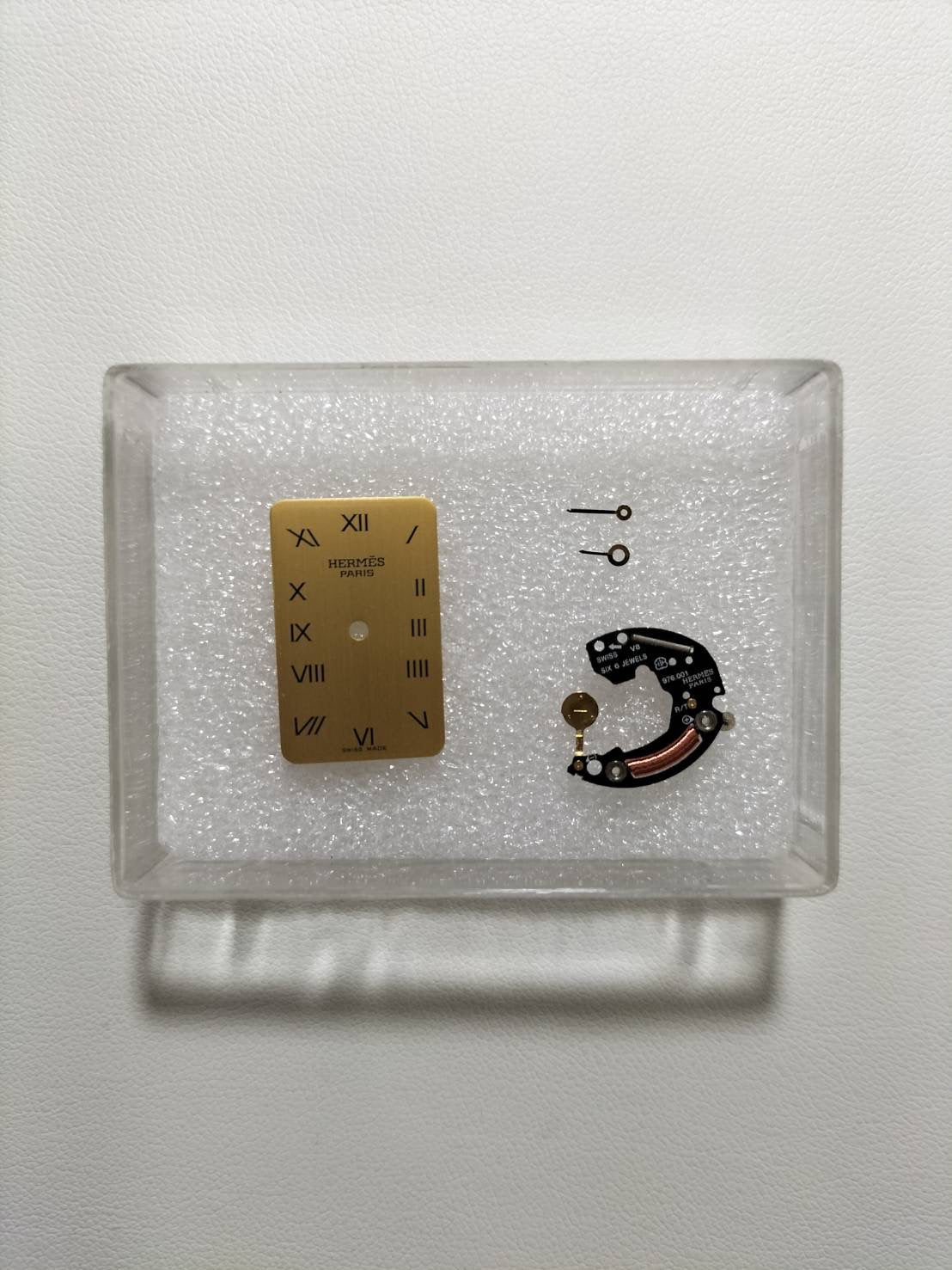 エルメス クロアジュール CR1.220.430 / 3760 クォーツ Cal.976.001 SS/GP SS/GP ゴールド文字盤（SWISS MADE表記） 箱 冊子 保証書（2012年） オーバーホール済み