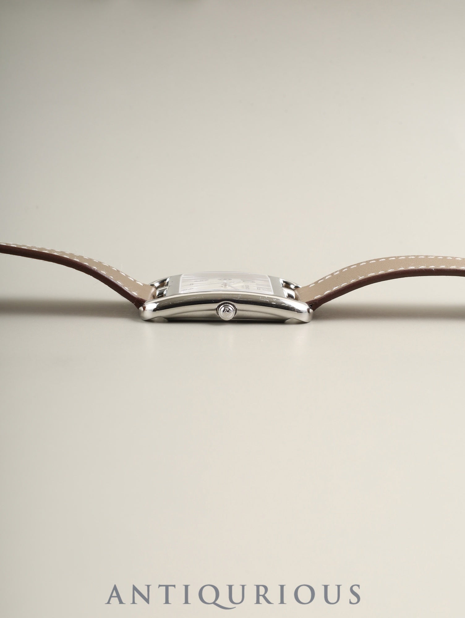 エルメス ケープコッド CC2.710 クォーツ Cal.- SS 純正革ベルト（U刻印：2022年） 純正尾錠（SS） シルバーアラビア文字盤 箱 保証書（2023年）オーバーホール済み