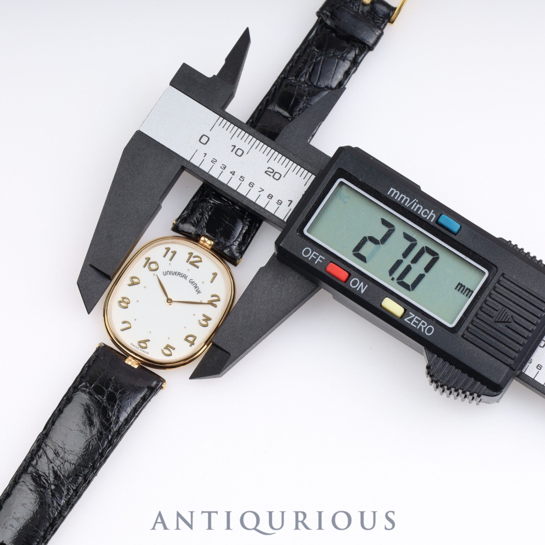 人気が高いUniversal geneve　ユニバーサルジュネーブ　紳士用腕時計　手巻き機械式　Cal.1105　ヴィンテージ　1960年代 アナログ（手巻き）