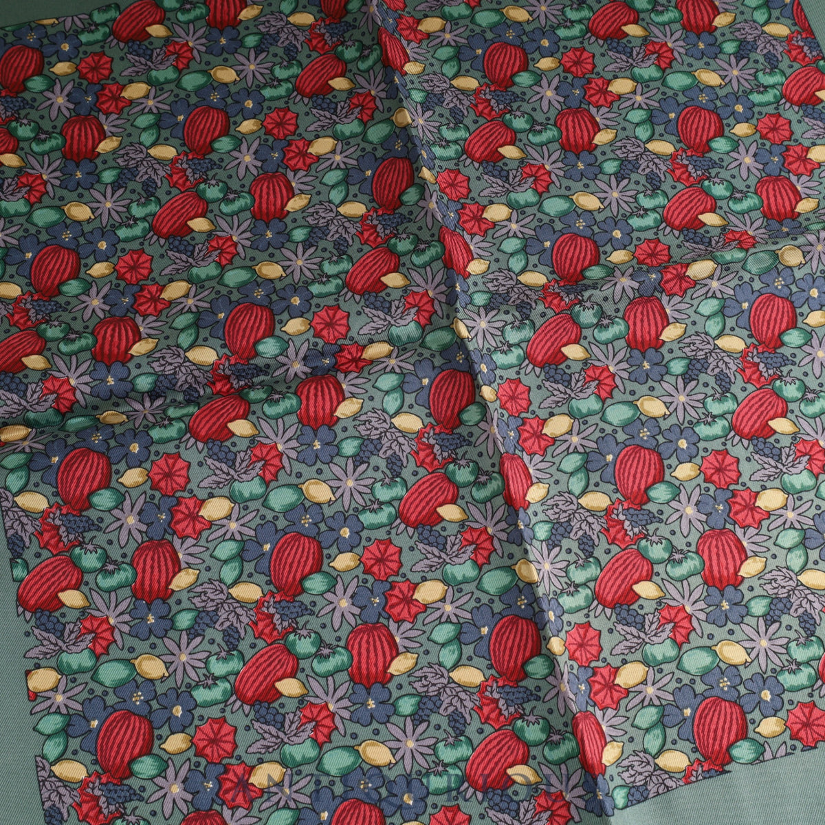 エルメス スカーフ カレ45 総柄 グリーン SILK100％