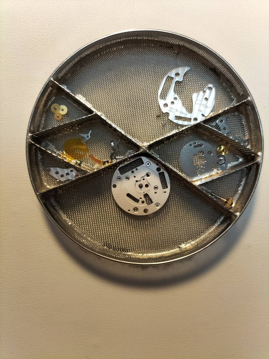 Cartier Vendôme Trinity VLC SM 81004 Quartz Caliber 690 750 with genuine leather strap and genuine buckle (GP). White Roman dial with genuine strap. (Unused) Overhauled.