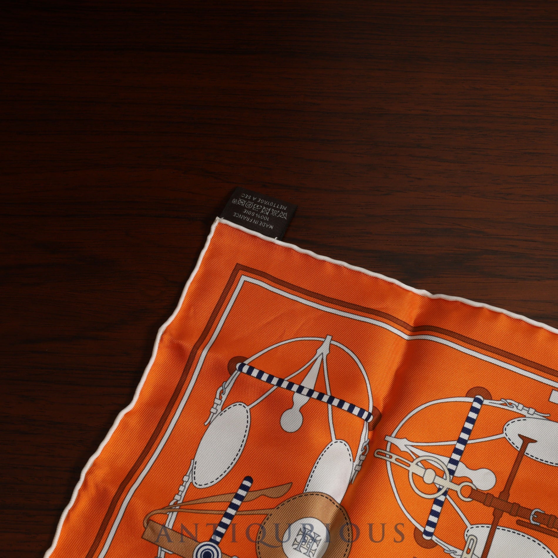 エルメス スカーフ カレ45 BRIDES ET FRONTAUX 馬勒と額飾り SILK100%