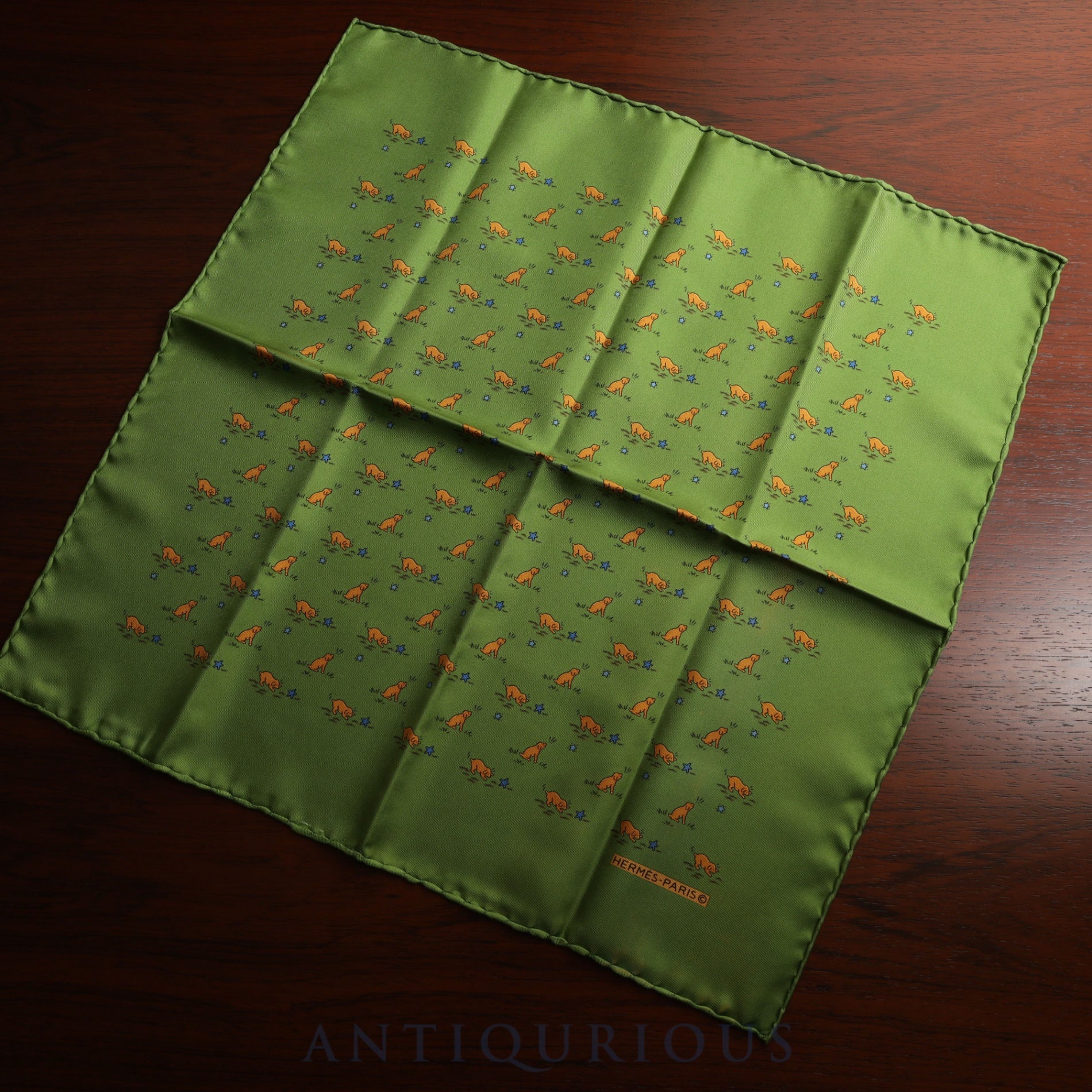 エルメス スカーフ カレ45 総柄 犬 グリーン SILK100%