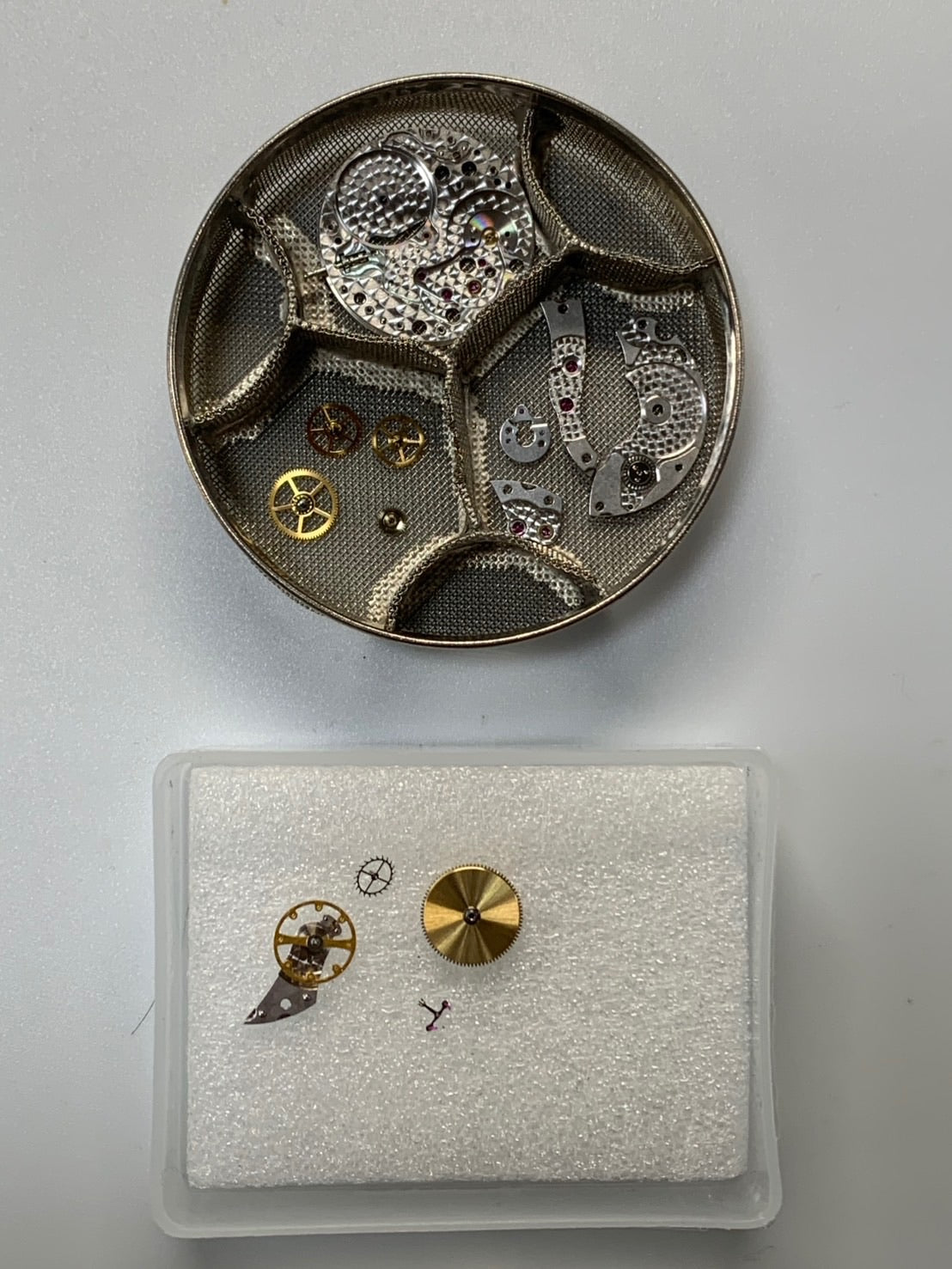 パテック・フィリップ カラトラバ 3919G-001 手巻き Cal.215 750WG 純正革ベルト 純正ピンバックル（750WG）ホワイトローマン文字盤 保証書（2004年）箱 ケース タグ 冊子 オーバーホール済み