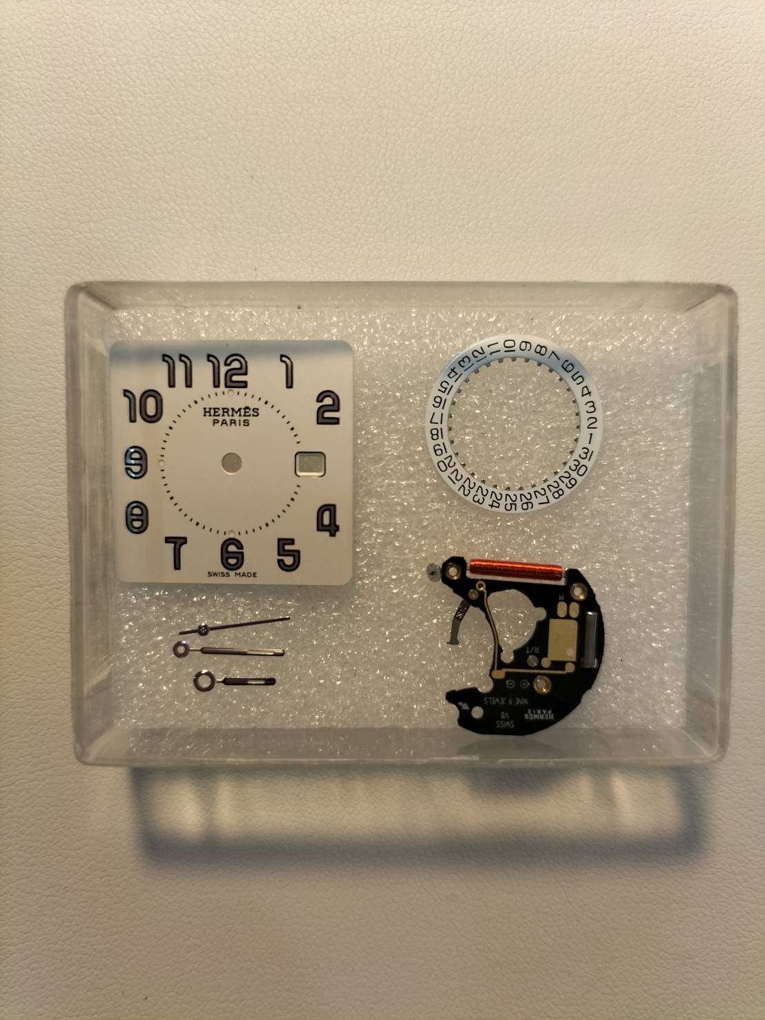 Hermès Cape Cod CC2.710 Quartz Movement, Stainless Steel Leather, Genuine Buckle (Stainless Steel), Silver Dial, Box, Booklet, Warranty Card (2010), Overhauled