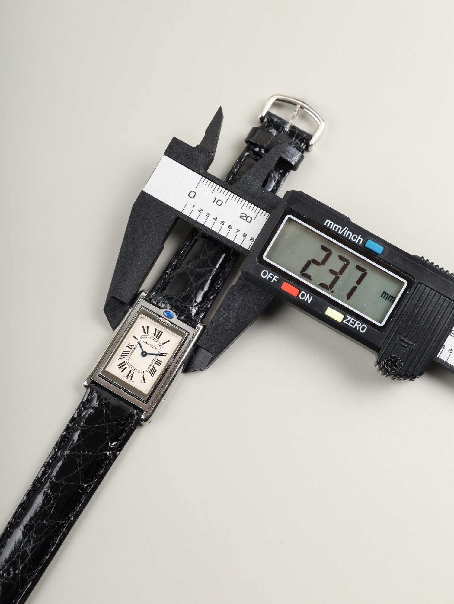カルティエ タンク バスキュラント MM W1011258 / 2405 クォーツ Cal.059 SS 革 純正ピンバックル（SS） ホワイトローマン文字盤 オーバーホール済み
